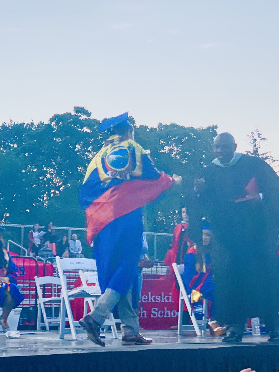 Diamond_Mad27's tweet image. Congratulations Peekskill class of 2021! You did it!!! 💫💫 💥💥 💙❤️💙 #peekskillstrong