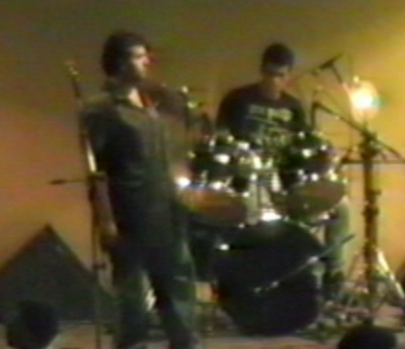 BandaBelsen's tweet photo. O 1ª #show da Belsen foi em 30/maio/1992, no Festival da Música da #ESPM realizado naquele ano. Uma iniciativa do CA4D (Centro Acadêmico 4 de Dezembro). Cesar Amaral (voz), Carlos Brighi (baixo/guitarra), Mario Cascino (teclado/baixo), Maligno (guitarra) e Alex Menotti (bateria). https://t.co/mwdRYZBv3x