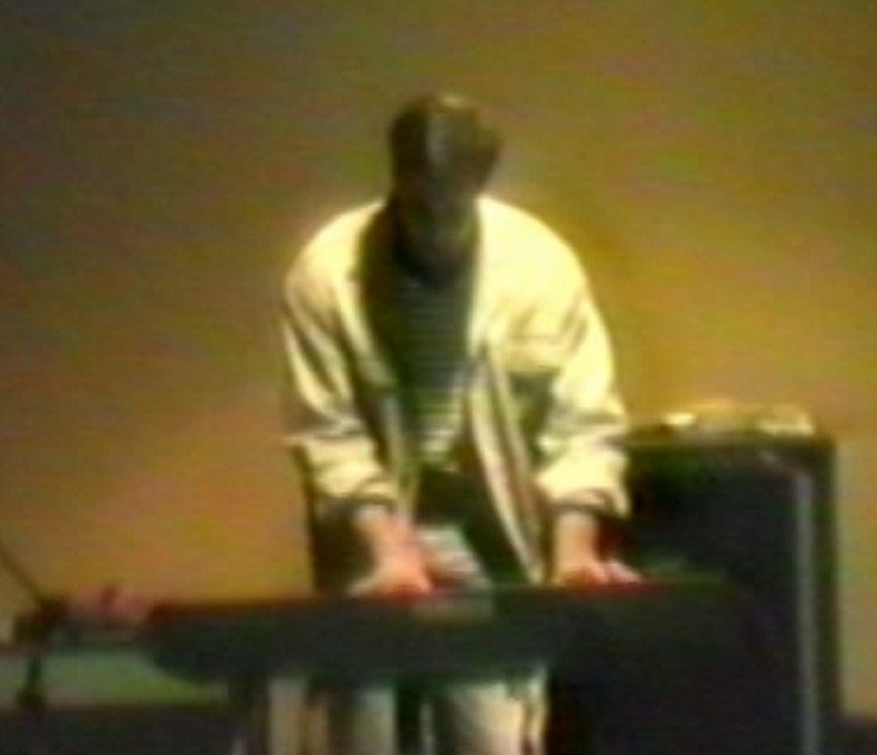 BandaBelsen's tweet photo. O 1ª #show da Belsen foi em 30/maio/1992, no Festival da Música da #ESPM realizado naquele ano. Uma iniciativa do CA4D (Centro Acadêmico 4 de Dezembro). Cesar Amaral (voz), Carlos Brighi (baixo/guitarra), Mario Cascino (teclado/baixo), Maligno (guitarra) e Alex Menotti (bateria). https://t.co/mwdRYZBv3x