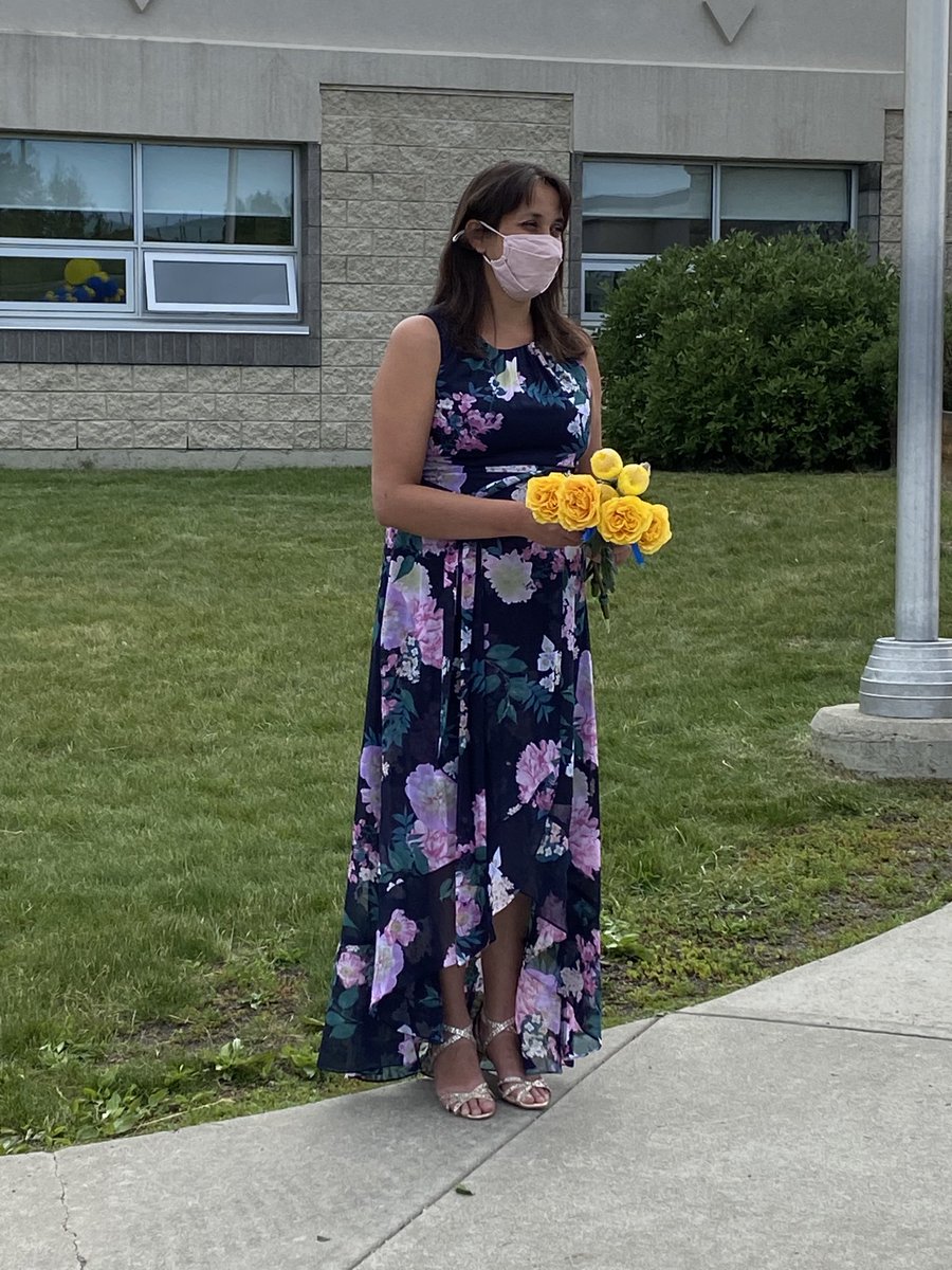 fineartsrock38's tweet photo. Our team always pulls it off!🙂@fsd38 @RedDeerLakeScho #drivethrugrad https://t.co/x8Vprd8G4O