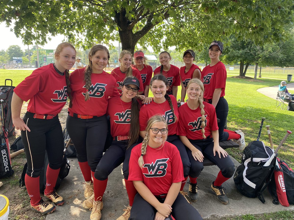 DoggsSoftball's tweet photo. Proud of this #GGreat group for their efforts to improve in every aspect this summer! #team23 #gettingbettertoGGether https://t.co/WschsMjQDz