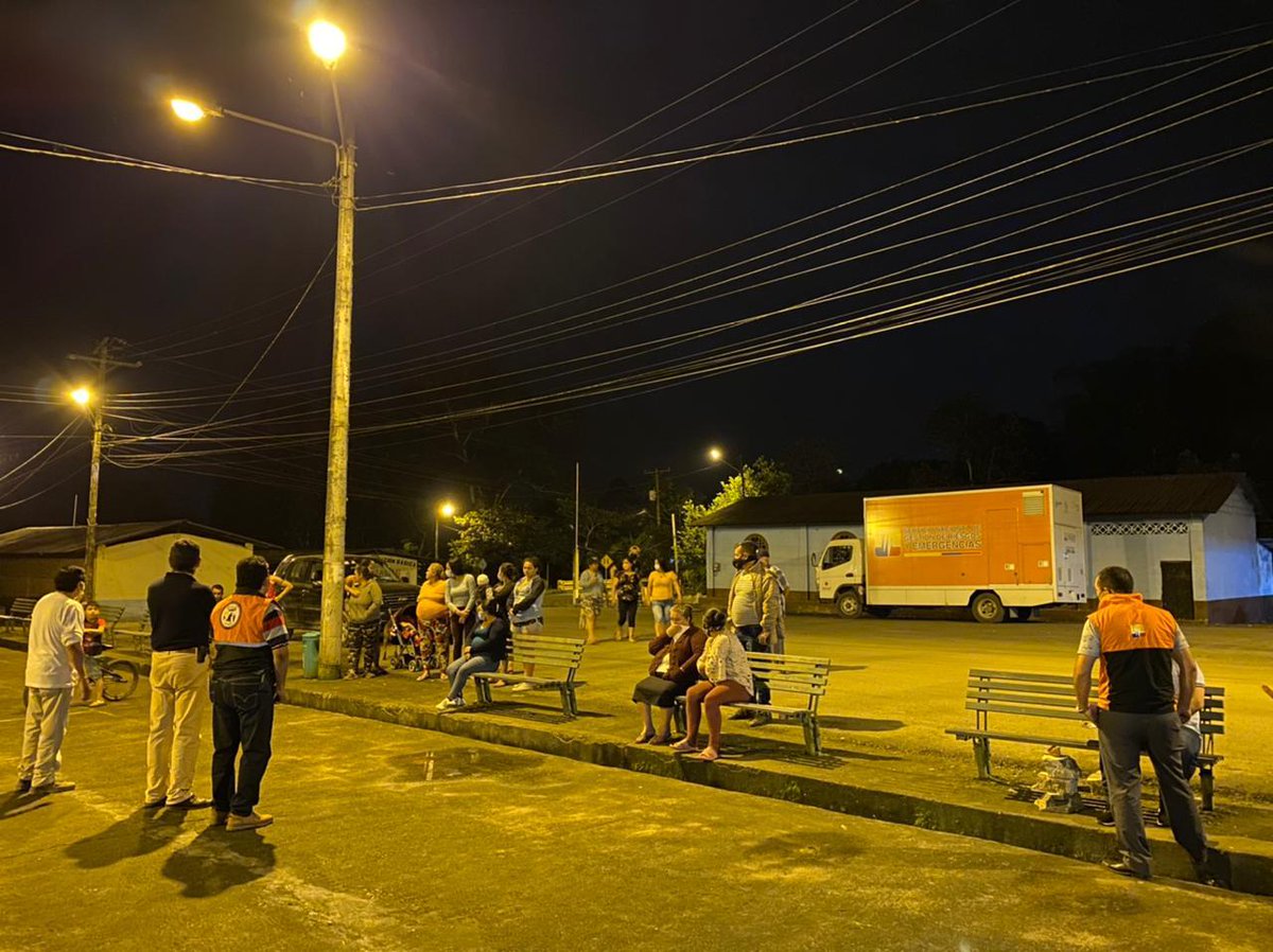 #Azuay | Continuamos con la capacitación al Comité Comunitario de Gestión de Riesgos de La Independencia en medidas de autoprotección en el cantón #PonceEnríquez | #PrevenciónDeRiesgosEc