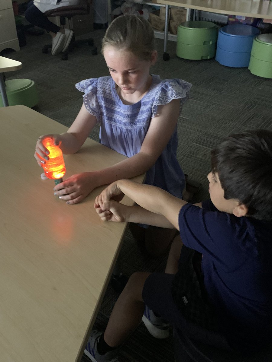 TESChallengeLab's tweet image. This week in STEM Lab we learned about chemical reactions and made lava lamps! @NESChallengeLab #STEMifyYourLifeKISD #SummerSchool #KISDBEST