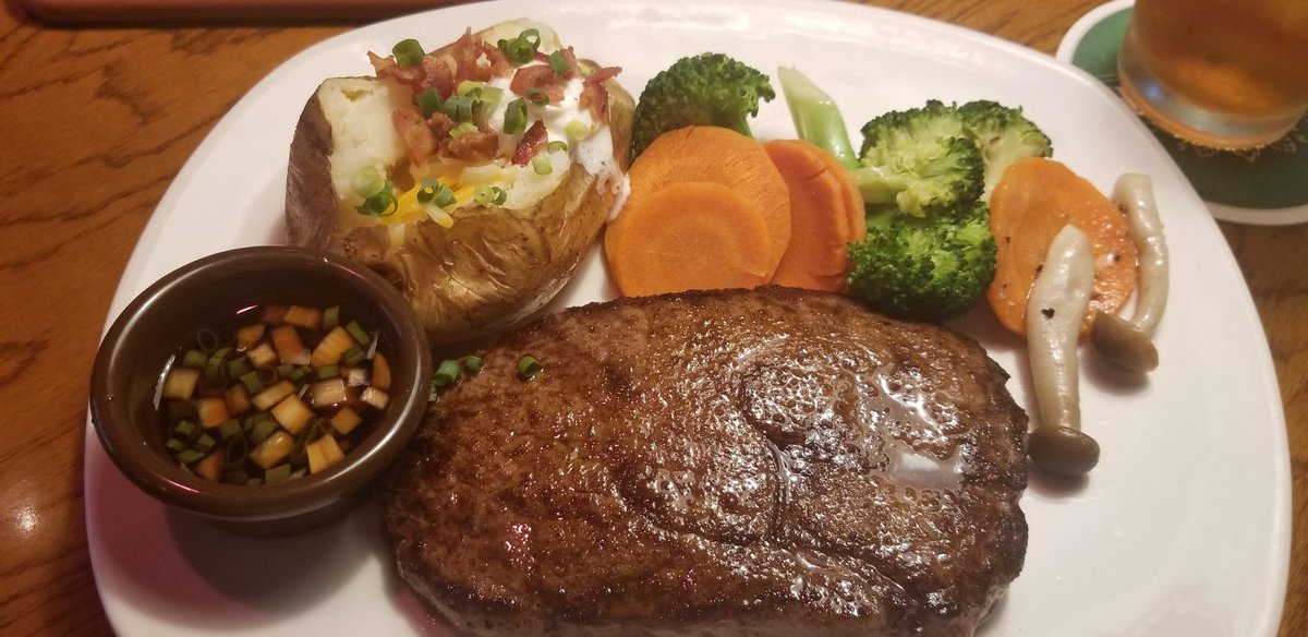 チカラ 誕生日はアウトバックステーキでお祝いしてもらいました 相変わらず美味しい