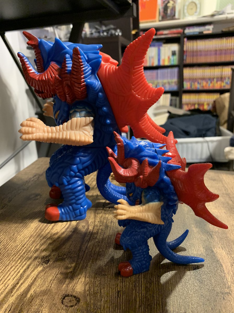 グリムド。日本発売版の2倍以上の大きさ。ただ、造形は甘く、翅の部分