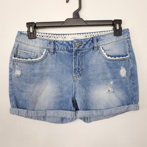 TrinaLovesHappy's tweet photo. So good I had to share! Check out all the items I'm loving on @Poshmarkapp from @JoannaHensley17 #poshmark #fashion #style #shopmycloset #modainternational #veromoda: https://t.co/ZK6r64SEzO https://t.co/b7Jub22fq7
