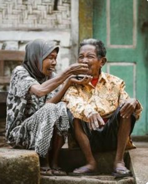 Aku bukan mentari atau rembulan
Aku bukan bintang atau pelangi

Aku hanya ingin menjadi cahaya hatimu
Yang mampu membahagiakan mu dengan cintaku
🌿
#CelahAwan