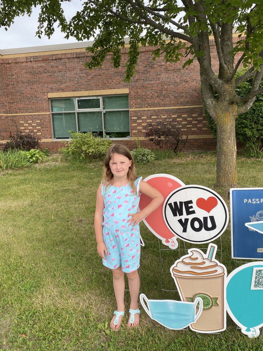 ArmitageKyla's tweet photo. Thanks @MissSeaman @mme_bourre @BarbaraMoulton1 for a wonderful School year!! While it was an unusual year you guys did an amazing job teaching the kinders! Addy learned and grew so much this year and a big part of that was all of you! 
@AngelsOCSB https://t.co/RNcVH9jFsw