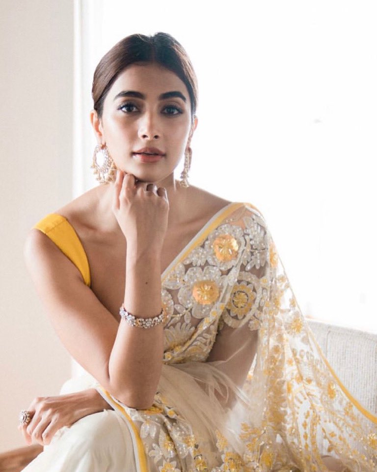 pooja hegde fc 💗 (@poojaholics) | Twitter