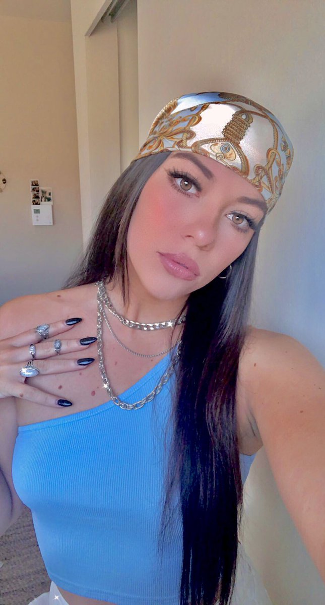 ischmetz's tweet image. leo rising 🐈‍⬛