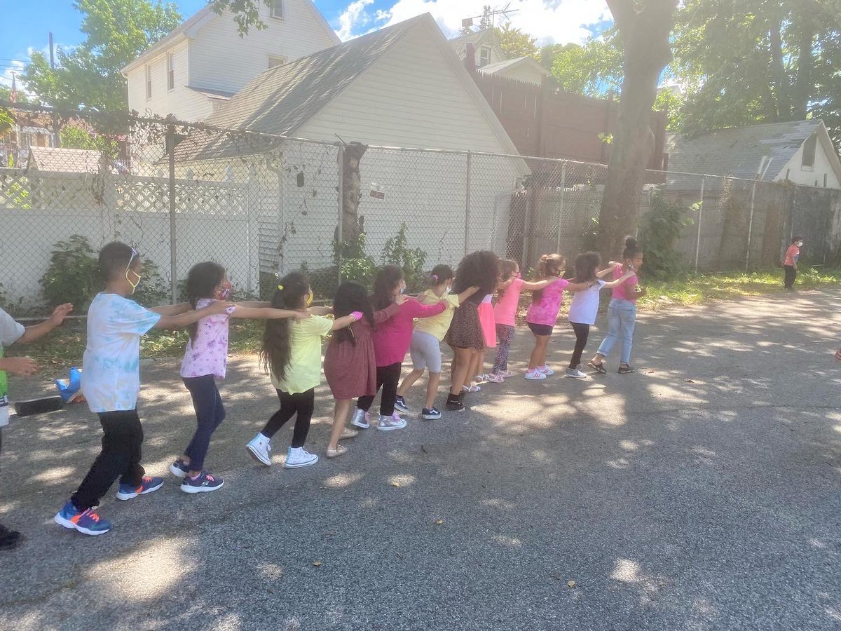 PS304X's tweet photo. Ms. S’ class joins PK for a dance party! #everylearnereveryday #leadersinourlearning #beyondblended https://t.co/dp7H7aAYcX