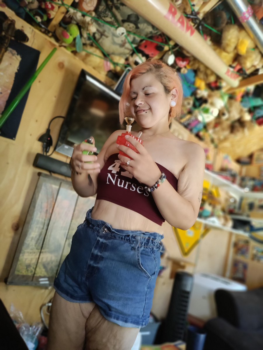 Emsiesbear's tweet photo. Your local #420nursesintern
Follow the link and buy some stuff, you get a discount
https://t.co/vQSF8P18Cf
Go become a fan of mine on https://t.co/XISpejecmF
#sexystoner #staylifted #cannamom #CannabisCommunity #420model #420lifestyle #ilove420nurses #amateurmodel #newb #lit https://t.co/Wy3tDXygRF