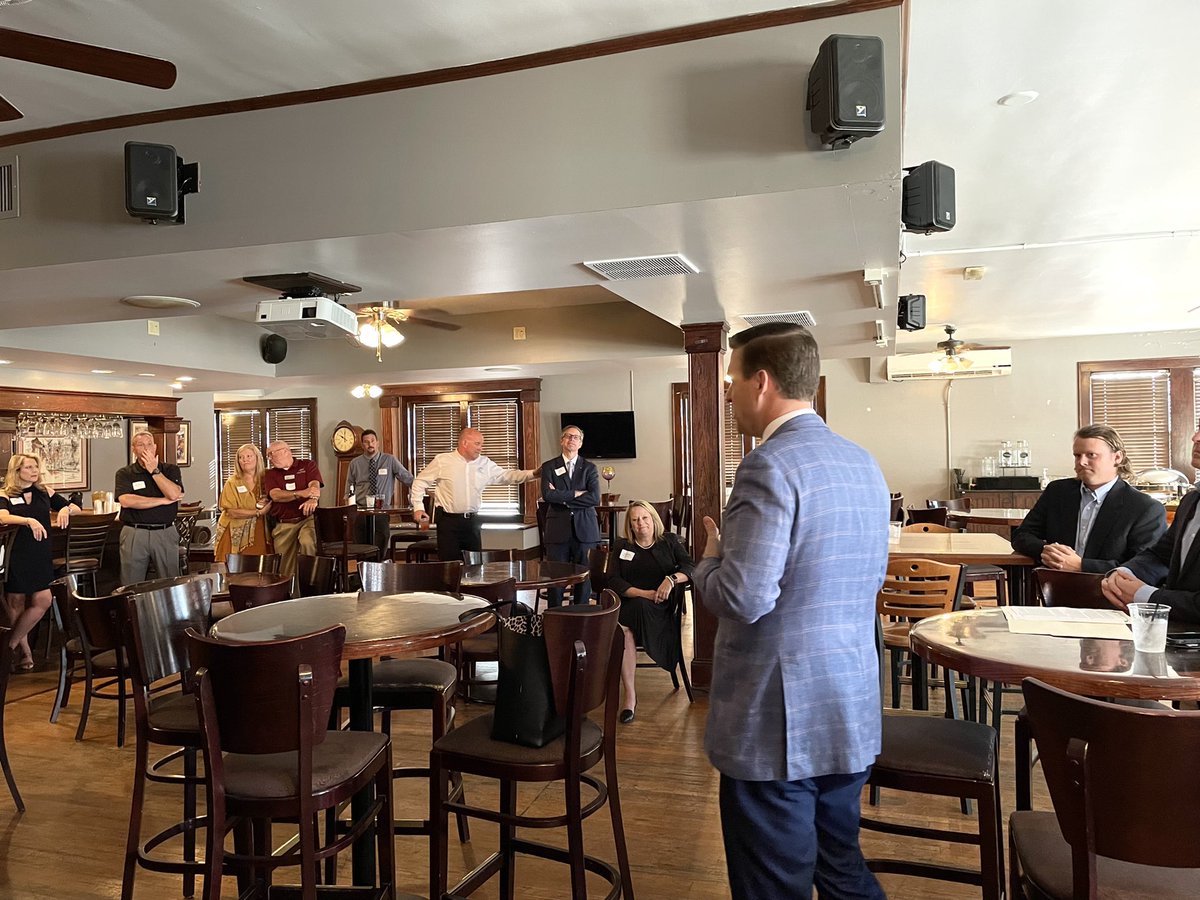 IsraelOQuinn's tweet photo. Good to be with @BristolChamber members and colleagues from both Virginia and Tennessee to discuss issues that affect both sides of the state line. https://t.co/9i49uoZnbp