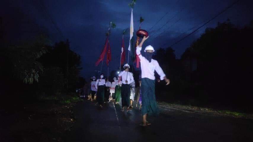 khunnthansin's tweet photo. Dawn Strike against Military Regime by residents from LaungLone Tsp. 
#WhatsHappeningInMyanmar 
#June25Coup https://t.co/ifQ8j56yQ8