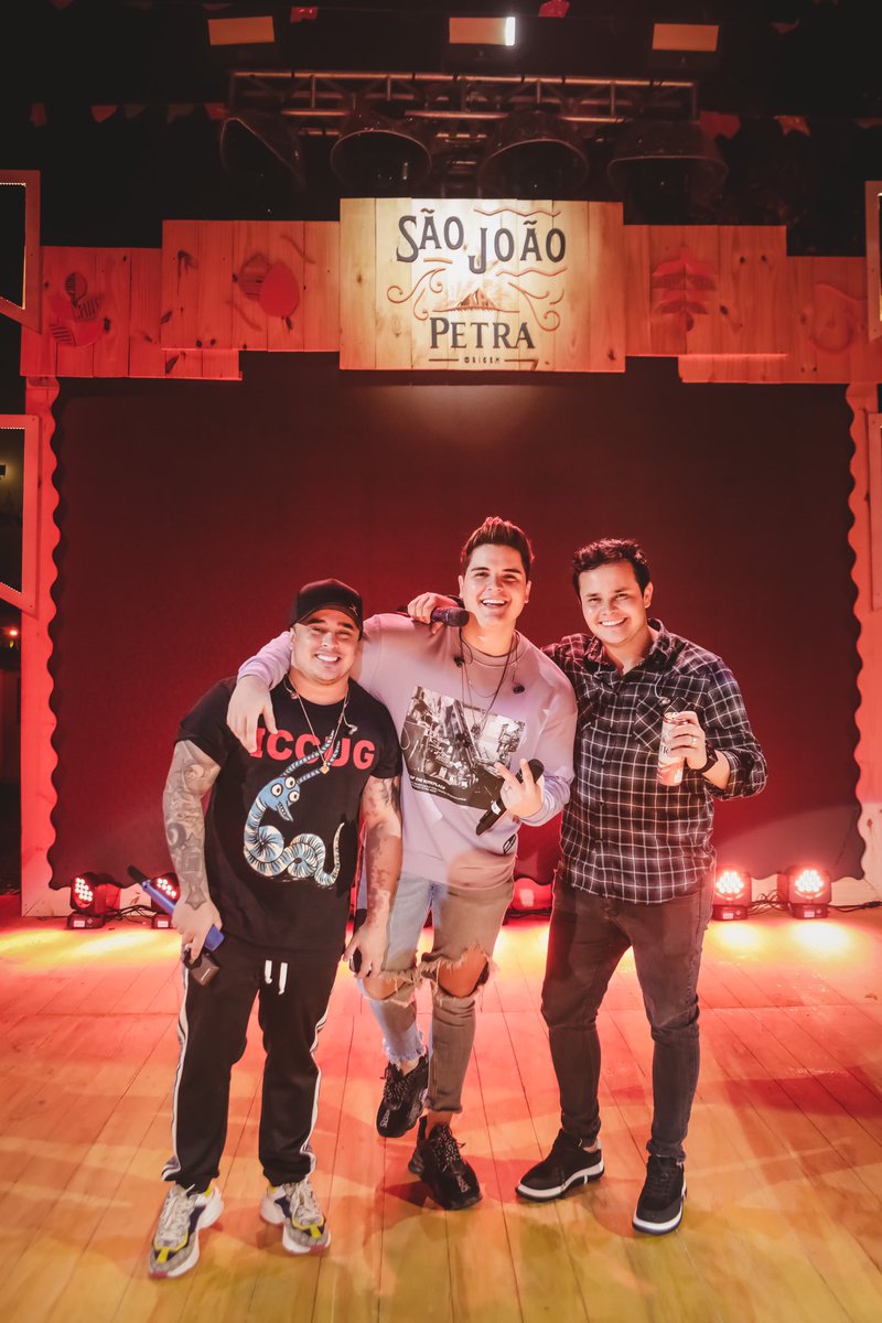 matheusekauan's tweet photo. Amanhã tem live e lançamento de música nova com o @EricLand!
Já salva pra ver e ouvir no YouTube 👉🏻 https://t.co/t2N7Os34Od #ToAlem https://t.co/M1n374wz62