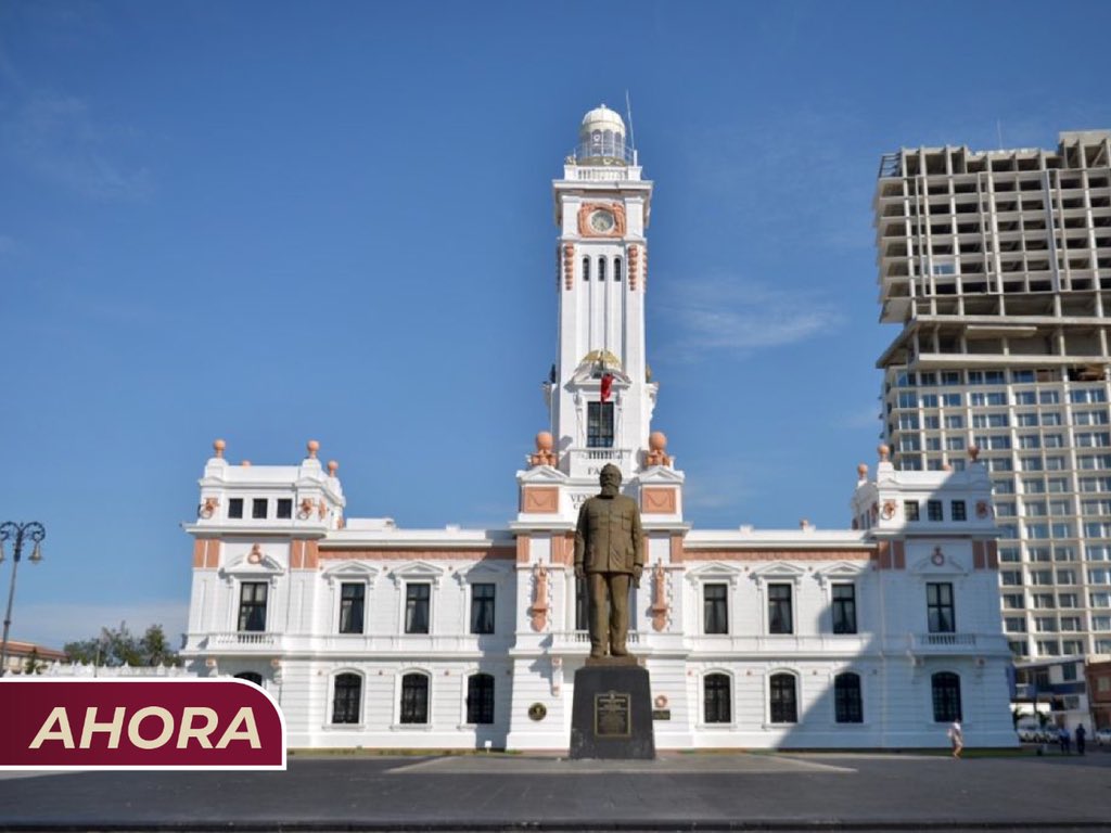 CuitlahuacGJ's tweet photo. No solo han roto una vista histórica y de una belleza arquitectónica que rodeaba a una de las atracciones íconos del bello puerto jarocho, sino que también construyeron esa horrible torre con artimañas tratando de evadir reglamentaciones y leyes a las que se tienen que alinear. https://t.co/OFSrbnmsK5
