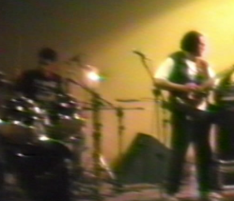 BandaBelsen's tweet photo. Em 30/maio/1992, no Festival da Música da #ESPM, tocamos "Smells Like Teen Spirit" do Nirvana (na época um hit recente) e "Meia Noite", uma das primeiras canções autorais da banda, composta pelo #Maligno ainda nos anos 80. #tbt #memoria #lembranca #nostalgia #bandabelsen #nirvana https://t.co/KSeLfm2OZO