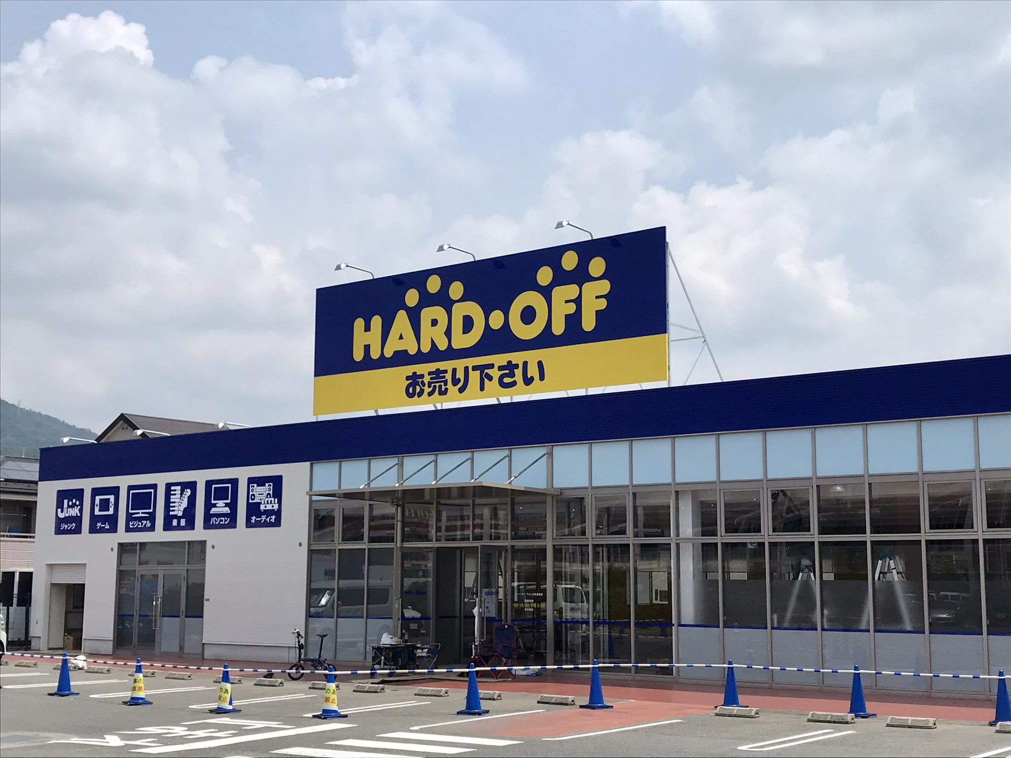 公式 ハードオフ フォレオ広島東店 初ツイートです この度 広島県広島市フォレオ広島東内にハードオフがオープンいたします 買い取りオープン7 7 水 10 00 グランドオープン7 21 水 10 00 ただいま店舗準備中です T Co Zbnj7boz5d