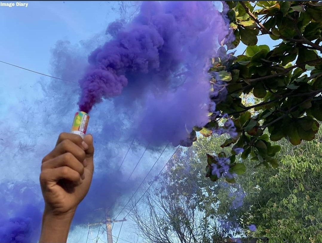 HMONEONE's tweet photo. Mandalar University Students Strike  with colorful smoke.
#June25Coup 
#MilkTeaAlliance 
#WhatsHappeningInMyanmar https://t.co/Y3QIOvqebB