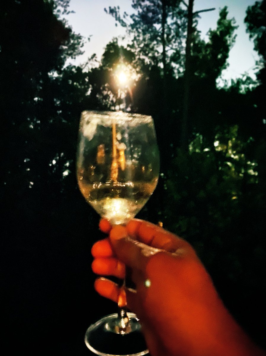 niccigilbert's tweet photo. Cancer Season has begun...Cheers to tonight’s beautiful #StrawberryMoon #SuperMoom https://t.co/H4EYbdDTkg