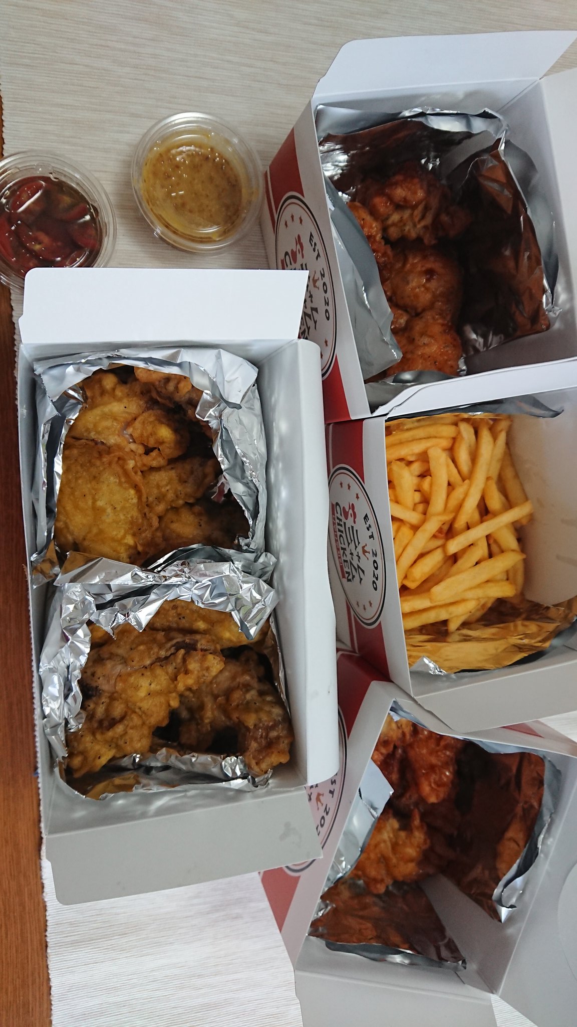 アスカ おじいちゃん白粥を食べる 珍しく今日はアタシもオフ 息子も娘も在宅してるので 韓国チキンuberしました ニャムニャムチキン 韓国チキン コリアンフード ウーバーイーツ ヤンニョムチキン T Co Ez5w71rgtl Twitter