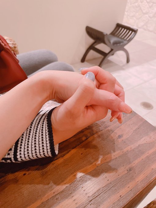 この人、財布忘れたらしいです。。 あって10秒で金借りてきました。。  🤣🤣🤣🤣🤣🤣🤣🤣🤣🤣🤣🤣🤣 https://t.co/5kKj0rJ7z5