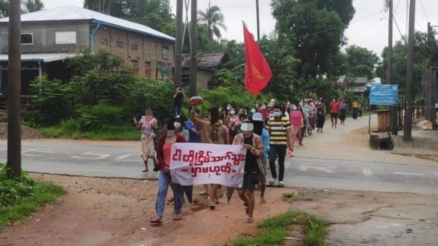 hannayuri_twt's tweet photo. An anti-military protest took place on June 25 in Hnin Maw Village, Launglon  town,Tanintharyi Division .

#June25Coup #WhatsHappeningInMyanmar https://t.co/yMylqKh92e