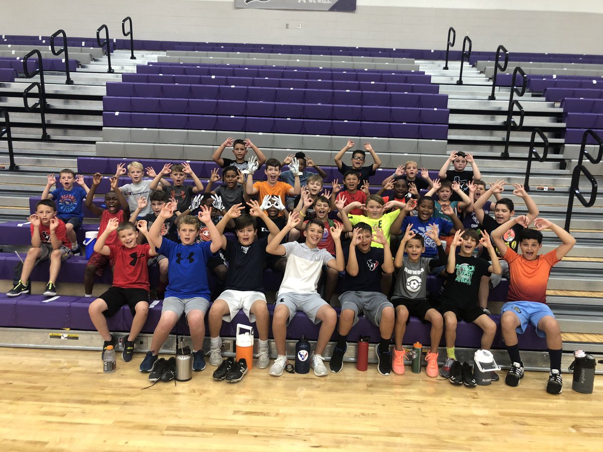 KLEINCAINFB's tweet photo. Our @KleinCain Future 🏈Hurricanes had a great week at camp! 
The future is bright! #REIGNCAIN https://t.co/kKLNeH57Ih