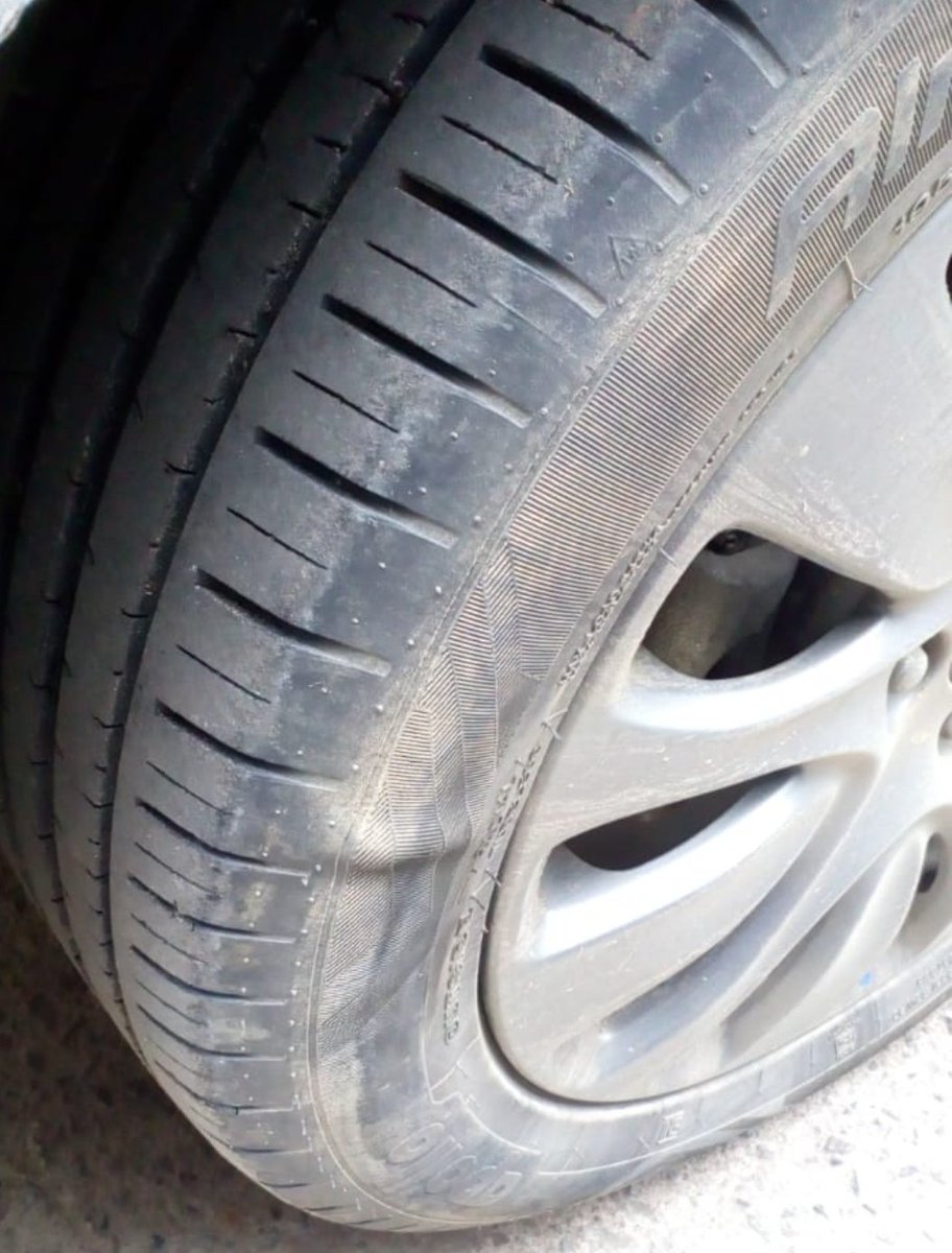 pankaj_kadimi's tweet photo. @apollotyres My tyre has taken bubble only @19126 KM running and engineer has rejected claim by only seeing the tyre. I want replacement against this bulge tyre. I am not satisfied. Pls look and resolve the issue at earliest. Tyre image, agency letter and engineer's report. https://t.co/40Qz7l5Y9D