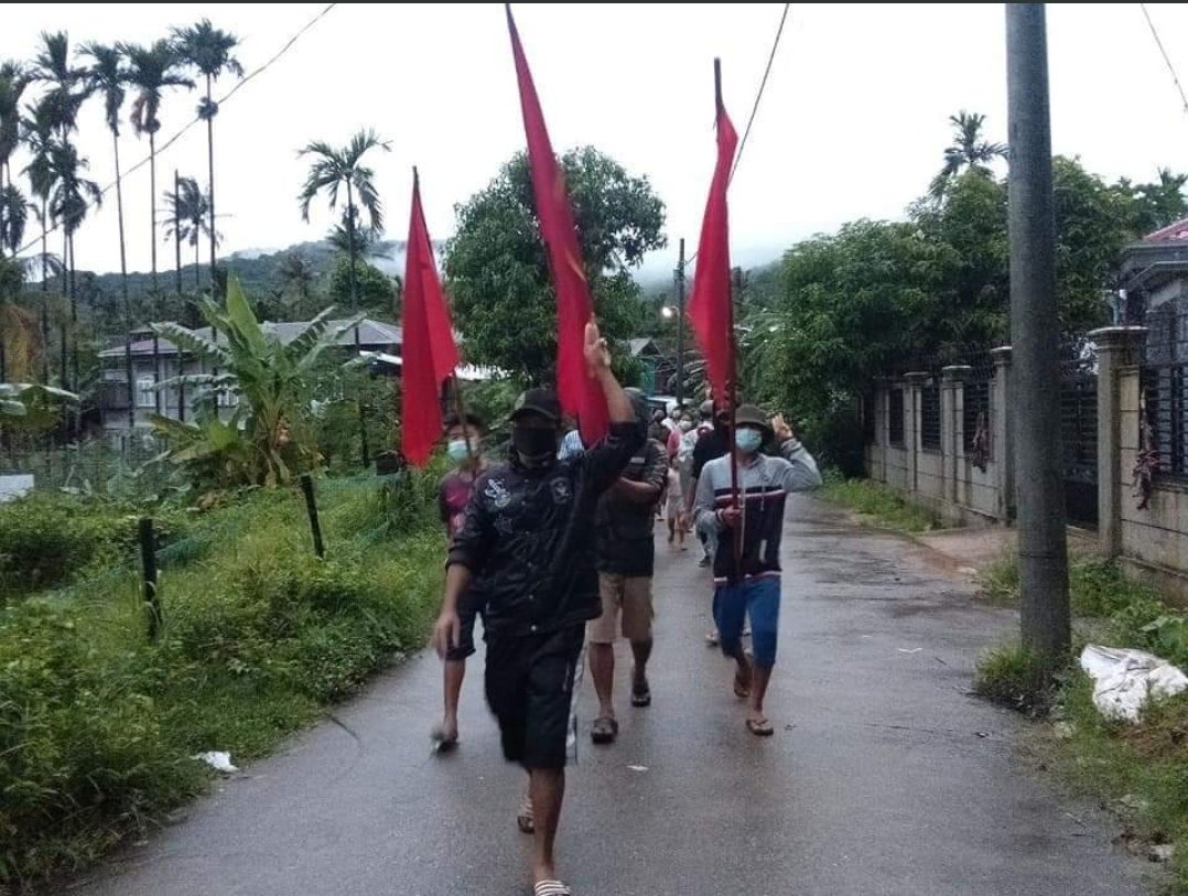 Residents in #MaungMakan village,#LongLone Tsp staged Dawn Strike against the military dictatorship  on June25.

#June25Coup #WhatsHappeningInMyanmar