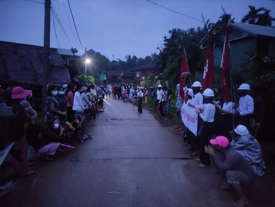 Dawn strike to protest against the military dictatorship in Auk Yay Phyu village,Launglon  town in Dawei District, in Tanintharyi Division.

#June25Coup #WhatsHappeningInMyanmar