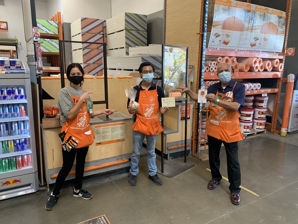 Congrats to Oscar our Pro Cashier 25 year anniversary!!Thank you for all you do! @downeypackerfan <a href="/Tanya_ASDS6668/">Tanya Henderson</a> <a href="/WillVillanuev14/">Will Villanueva</a> <a href="/EddieReesespec1/">Eddie Reese@specialty6668</a> <a href="/Steven_Mousseau/">Steven Mousseau</a>