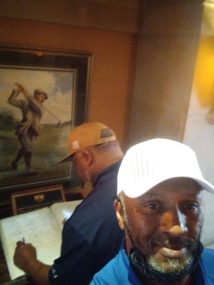 MrTracyJ's tweet photo. It's been a great week of golf and accommodations @BallysVegas . Now if these slots would loosen up like my backswing. Great fellowship @clarkjohnson40 thanks for inviting me. #brothersweek #fairways2heaven https://t.co/yY0HVFExRi