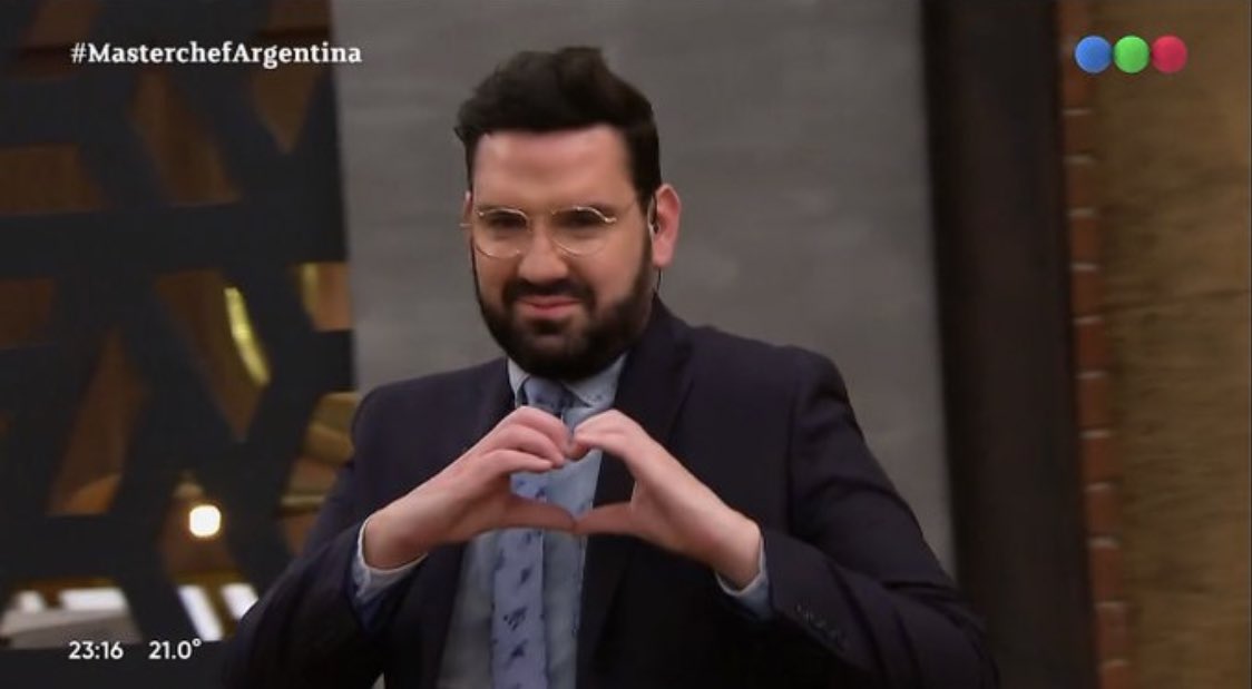 LuciaRrez_'s tweet photo. Así lo estoy observando a Santi. Ya te amó Santi.

#LavozArgentina https://t.co/XWgN1XX7VA