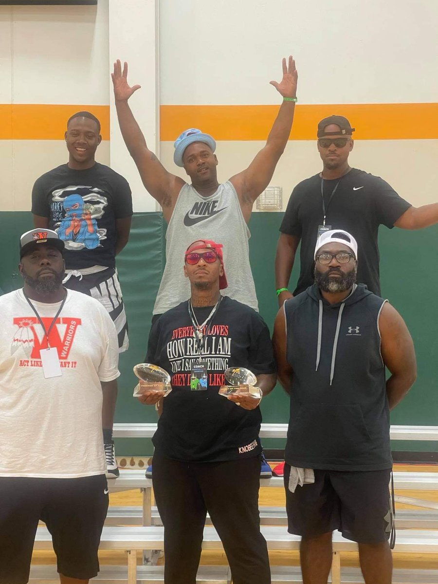 TeamSavage_Capo's tweet photo. Our Coaches @UncSavage @yobiggs75 @_kicks_1luv @lulpeanut10 in Tennessee at the Showtime Showcase youth event having a great time and grabbing a few things along the way…… 🔥💪🏾🤘🏾🦍😎……. #FOE #loyaltyOverAll. https://t.co/p0RHghzeZk