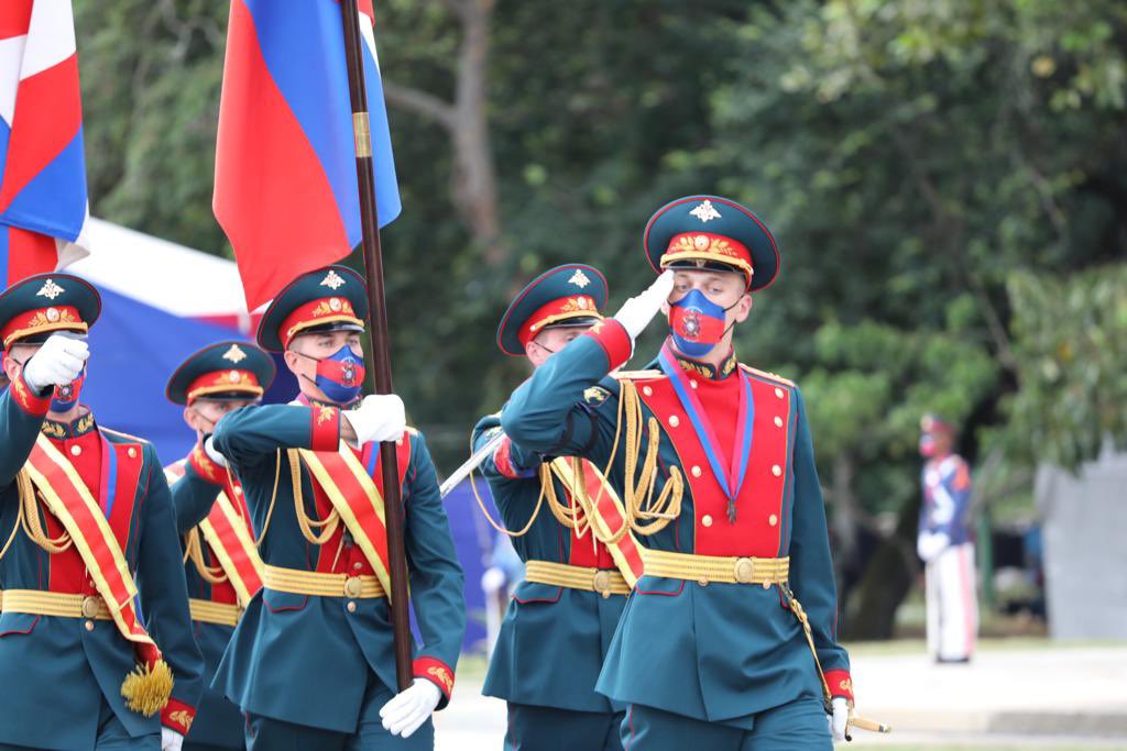 Soldados de la Federación de Rusia 🇷🇺 se hacen presentes en el inmortal campo de Carabobo. Su presencia en esta significativa celebración nacional acrecienta nuestros lazos de amistad y cooperación ¡Bienvenidos!
