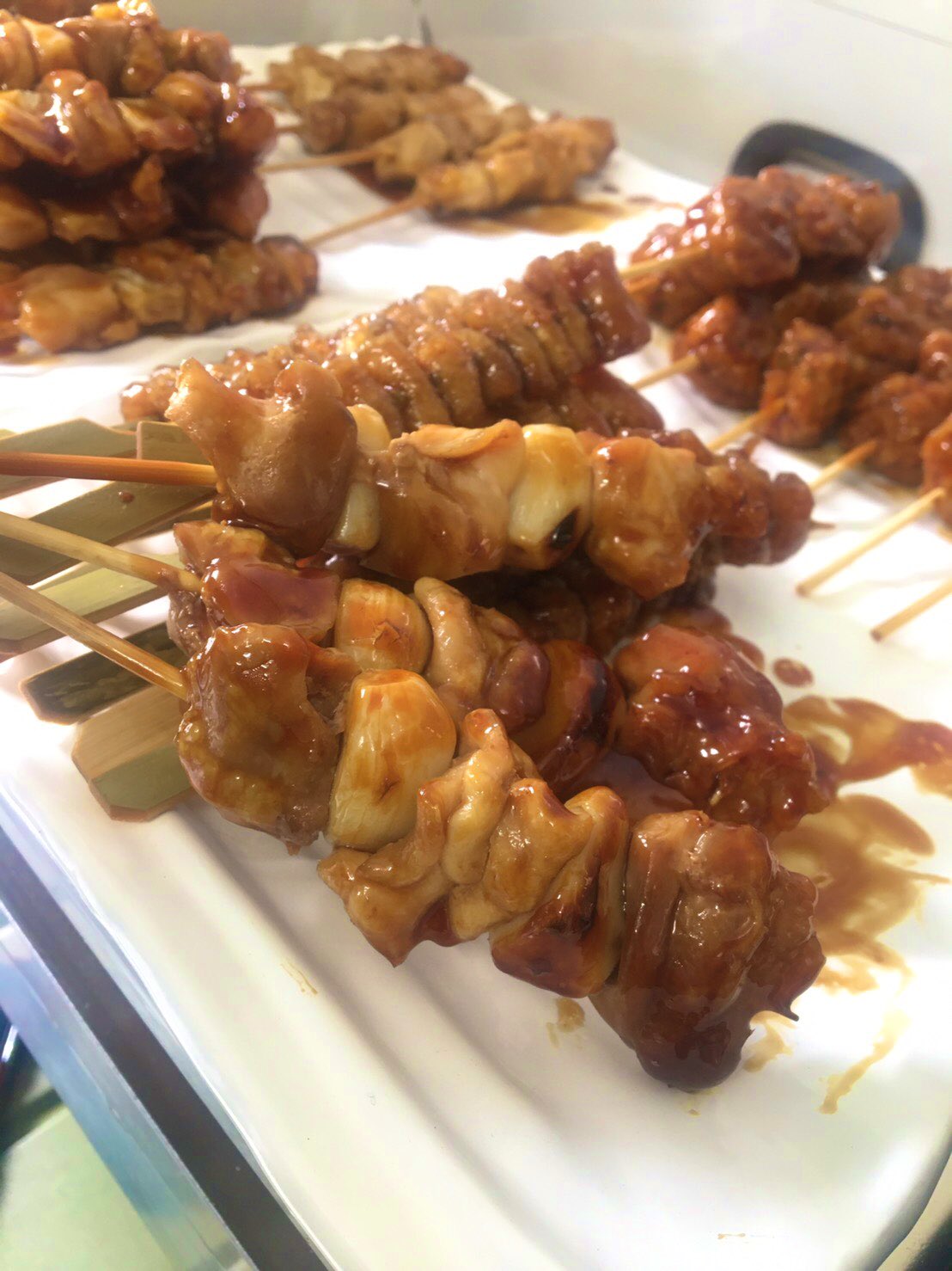 焼き鳥 からあげテイクアウト 鳥ぷろ 今日の鳥ぷろ1号 本日6 25は 戸越銀座商店街に出店中 今日のオススメは あいがけカレー 本日限定とりにんにく串 からあげ5個300円 焼き鳥 からあげ カレー 戸越銀座 ランチ T Co