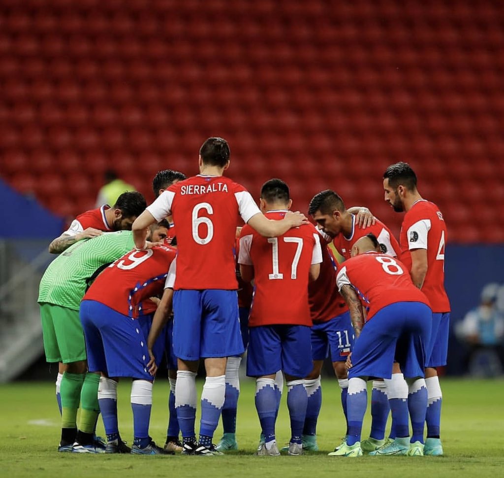 kingarturo23's tweet photo. Felicitaciones a Paraguay 🇵🇾 por el triunfo!!!👍🏽  pero esto no a terminado @laroja 🇨🇱!!!💪🏽 ahora a descansar y prepararnos, que lo bueno va a comenzar y es a muerte!!!🇨🇱💪🏽❤️🔥🇨🇱 vamos Chile carajooo 🇨🇱❤️💪🏽 https://t.co/JKsN8ToQi0