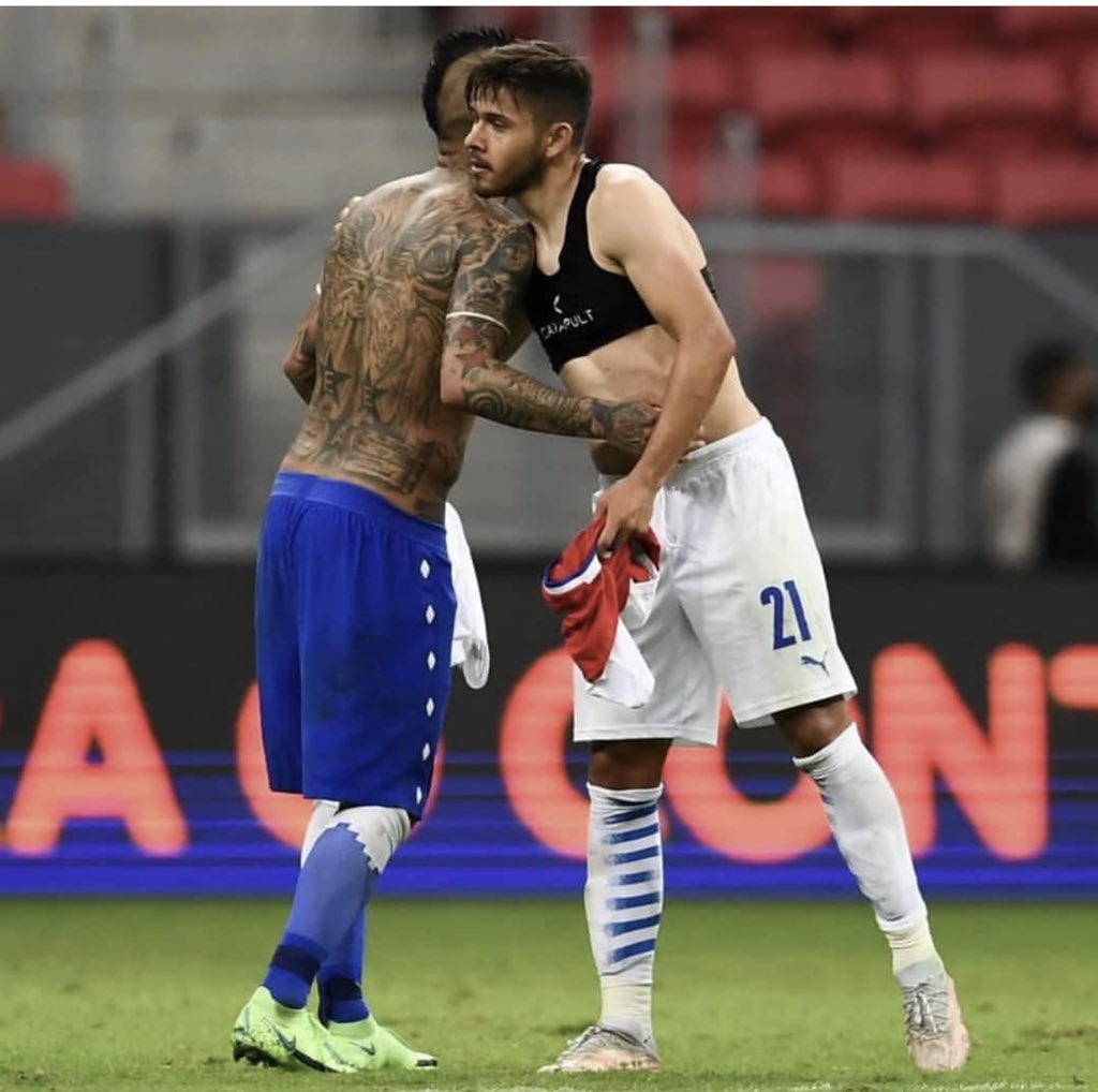 kingarturo23's tweet photo. Felicitaciones a Paraguay 🇵🇾 por el triunfo!!!👍🏽  pero esto no a terminado @laroja 🇨🇱!!!💪🏽 ahora a descansar y prepararnos, que lo bueno va a comenzar y es a muerte!!!🇨🇱💪🏽❤️🔥🇨🇱 vamos Chile carajooo 🇨🇱❤️💪🏽 https://t.co/JKsN8ToQi0