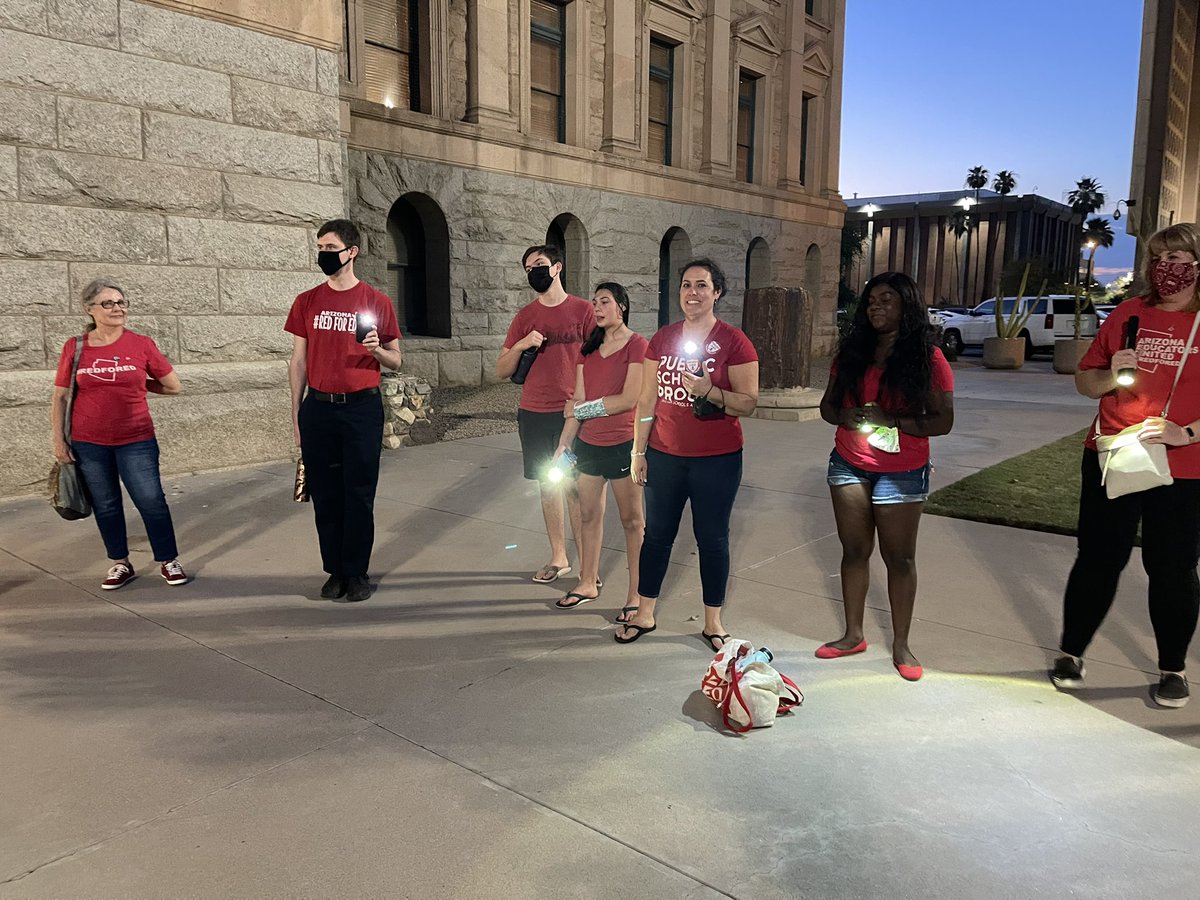 ArizonaEA's tweet image. Educators have gathered to hold a flashlight 🔦 vigil to shine a light on the budget process and mourn loss of opportunities for our students. #AZLeg #aeabudgetwatch