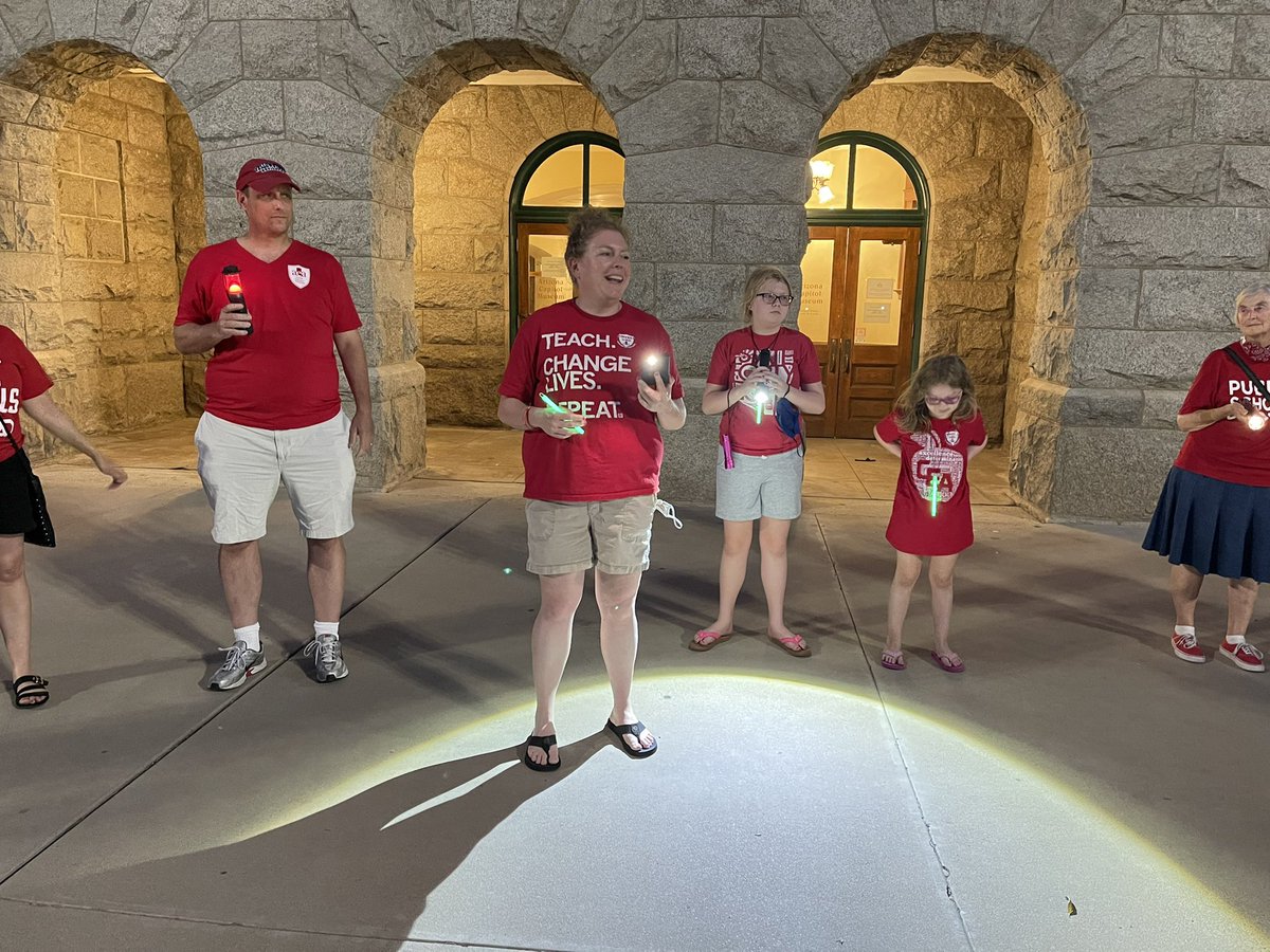 ArizonaEA's tweet image. Educators have gathered to hold a flashlight 🔦 vigil to shine a light on the budget process and mourn loss of opportunities for our students. #AZLeg #aeabudgetwatch