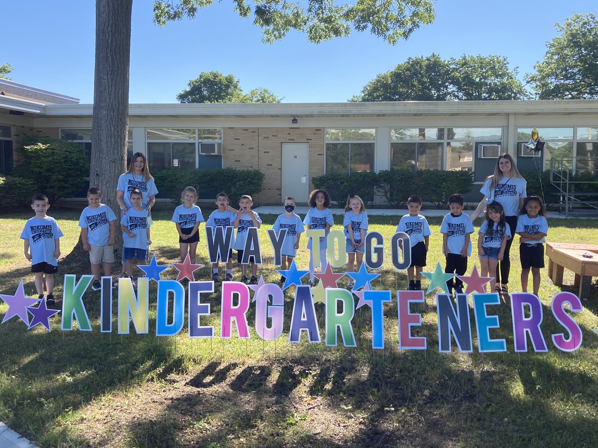 MrsVan42's tweet photo. We did it! So proud of these kids! Nokomis Kindergarten Class of 2021 🎉 @Nokobulldogs @SachemSchools https://t.co/zWJPcLUe5M