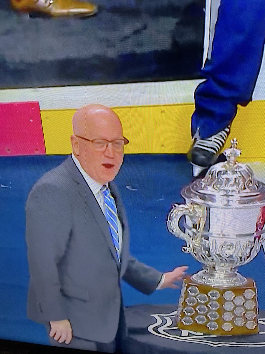 jkjungquist's tweet photo. @RearAdBsBlog how’d you manage to sneak on the ice to get in that picture? 😂 https://t.co/Z8YjiLKaJp