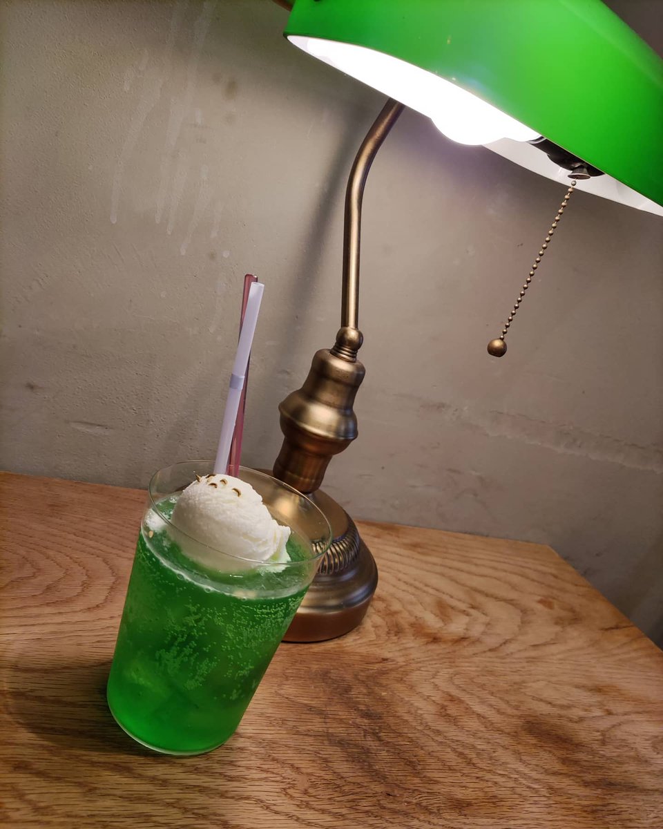 ko_sui_spice's tweet photo. 蒸し暑いですね！
夏ですね！
メロンクリームソーダ始めました！
写真撮影って難しいですよね（笑）
いつもお客様綺麗に撮ってくださりありがたいです！！
#胡粋　#dukesaloon　#スパイスカレー　#下北沢カレー　#間借りカレー　#下北沢グルメ　#胡粋スパイスカレー下北沢　#下北沢 https://t.co/DNzII7Cjj8