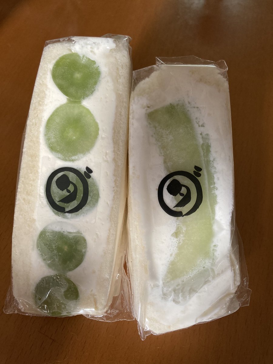 三園麻絵 フルーツサンドの火付け役なのかな 愛知県ダイワスーパーのフルーツサンドが中目黒に店舗出来てた お味はまぁまぁ フルーツサンド味比べをしてるんだけどw個人的には生クリームではなくマスカルポーネの方が好みだなぁ