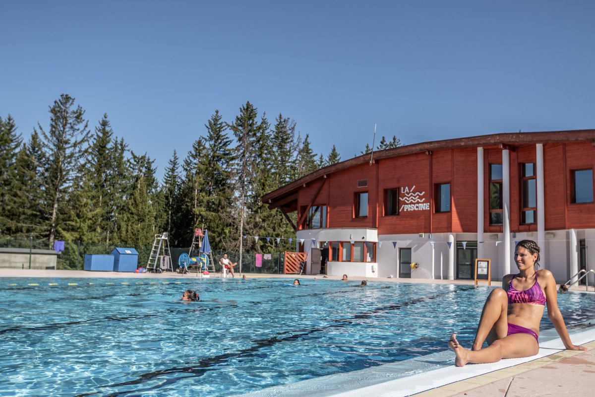 After the year we've all had, this looks pretty good right now. #mountainlife #weekendvibes #lapiscine 

Photo: Aquagym - Piscine 17 (c)John_Beague / @LesArcs