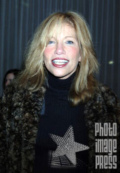 Happy Birthday Wishes to the Incomparable Carly Simon!             