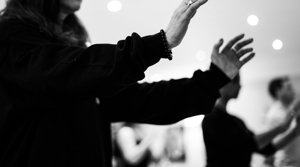 “Open your hands if you want to be held” - Rumi

#pain #body #energy #anxiety #stress #nervoussystem #qigong #online #healing #health #wellness #wellbeing #meditation #breathwork #selflove #Rumi