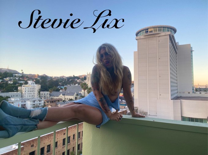 Did i get shot? just a #selfie n #titty flash on ledge of 15th floooooo .. livin that highlife #Hollywood<a href="/tag/selfie"class="tags">#selfie</a><a href="/tag/titty"class="tags">#titty</a><a href="/tag/art"class="tags"><span>#art</span></a><a href="/tag/california"class="tags"><span>#california</span></a><a href="/tag/hollywood"class="tags"><span>#hollywood</span></a><a href="/tag/xxx"class="tags"><span>#xxx</span></a><a href="/tag/highlife"class="tags"><span>#highlife</span></a>