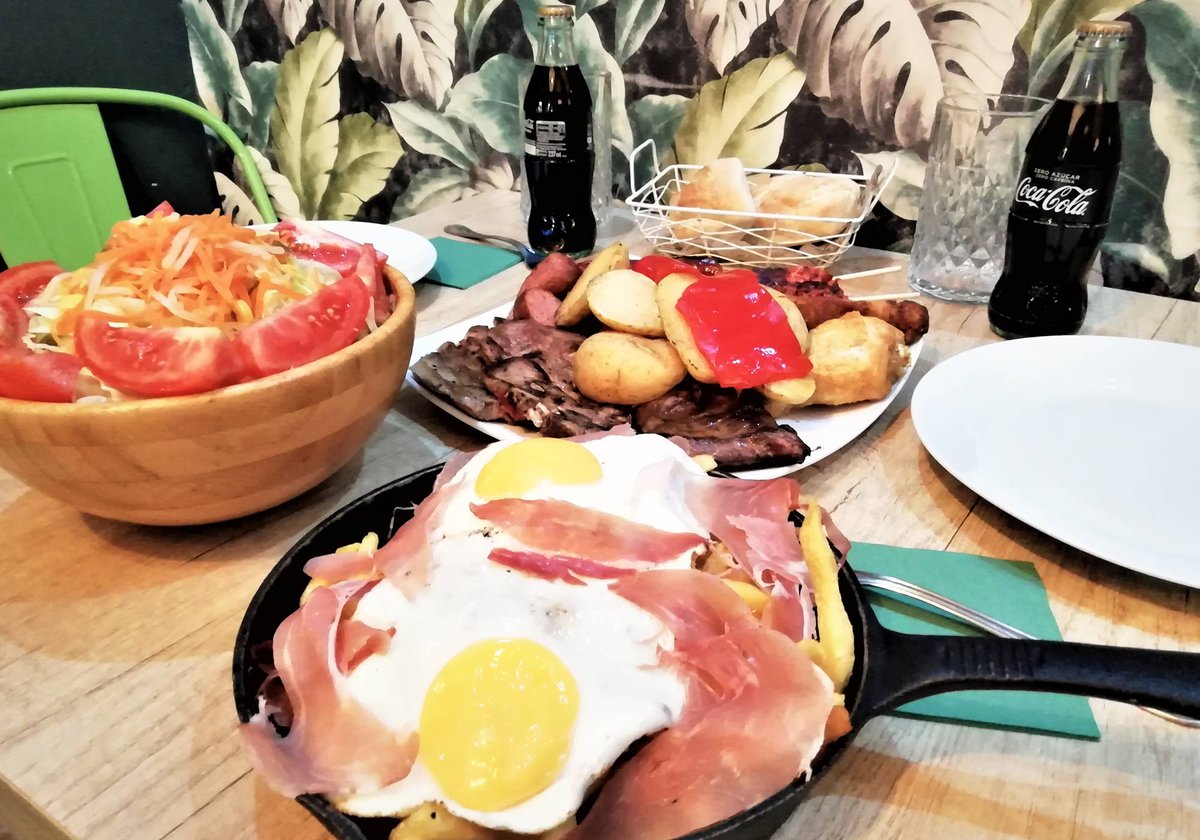 Chequeoferta's tweet photo. Atención chequeoferter@s‼ 

PARRILLADA + PAPAS RANCHERAS + ENSALADA POR SOLO 24,90€

☑ 2 Pan o pan ajo
☑ Ensalada 
☑ Parrillada para dos
☑ Sartén Pat. rancheras 
☑ 2 Bebidas 

 Sin chequeoferta 43,80€

📍Plaza El Moreal, 5
☎ 957 243 659

Muestra tu #chequeoferta https://t.co/XtAXRf7dTa